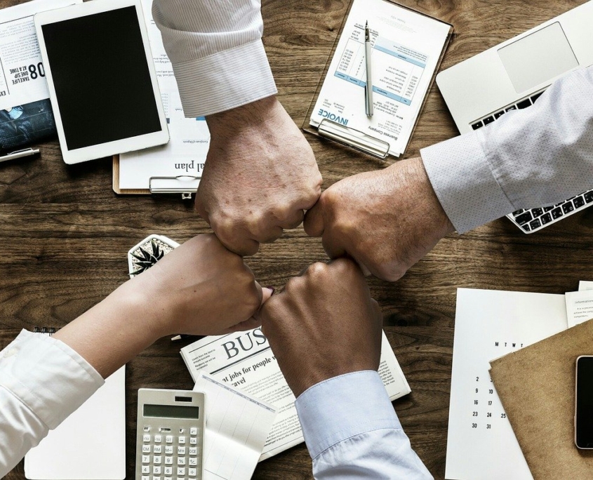 Administración de fincas: Equipo dándose la mano